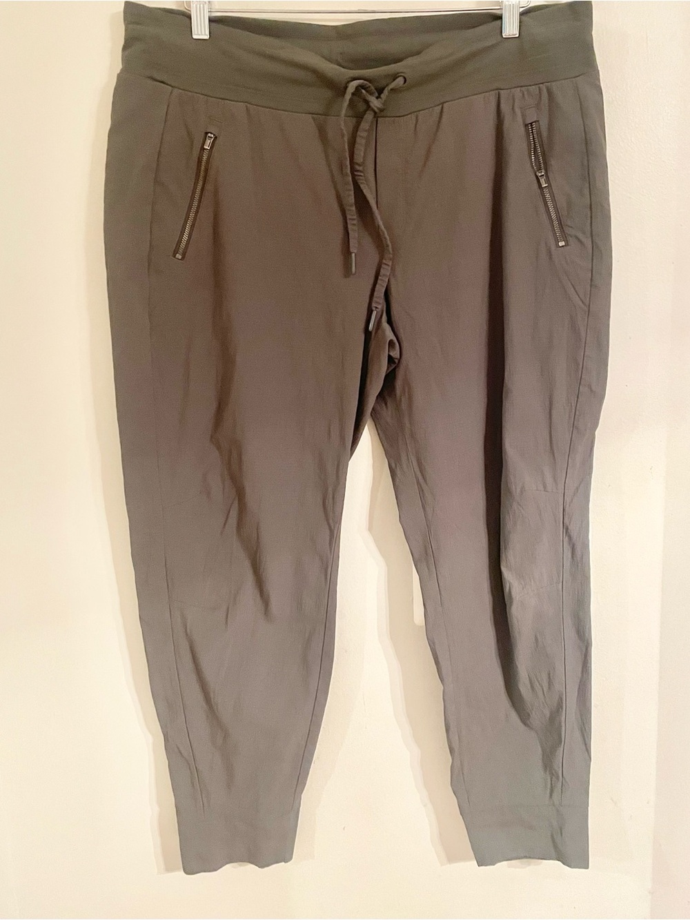 Athleta Trekkie North Gray High Rise Jogger Pants Pockets Hiking Gorpcore Sz 16